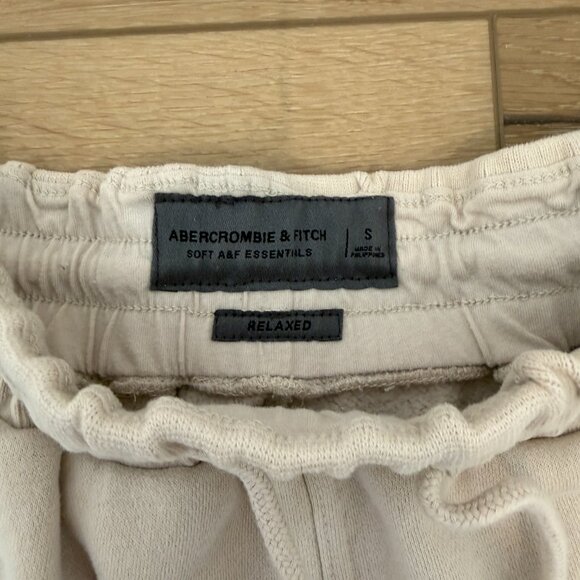 Abercrombie & Fitch Soft AF Essentials Cream Shorts Size Small Relaxed - Picture 3 of 5